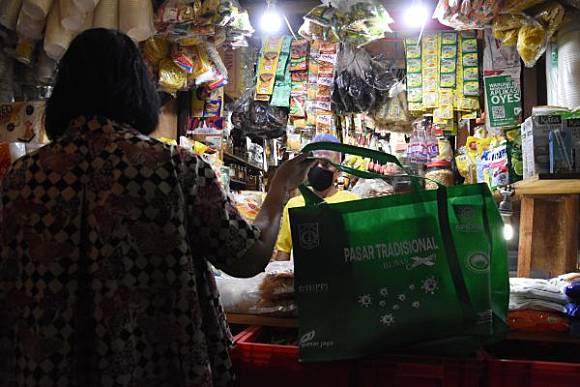 Soal Larangan Kantong Plastik Pedagang Pasar Tebet Lebih Hemat 0850