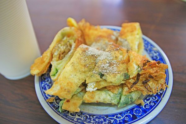 【台北美食】重慶豆漿炸蛋餅-吃了讚不絕口！超過４０年老字號炸蛋蛋餅店