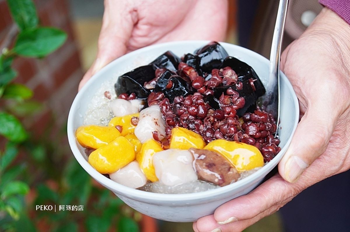 不只臭豆腐！老饕帶路「深坑老街」７必吃：最強雞屁股、豆腐麻糬、芋圓冰