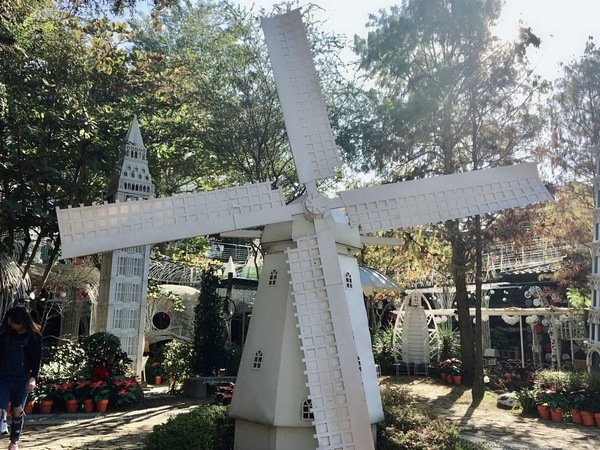 倪倪愛旅遊－『台中大坑一日遊推薦』台中近郊鳥語花香闔家出遊秘密花園-台中大坑紙箱王創意園區、東山水岸餐廳、東東芋圓直擊分享