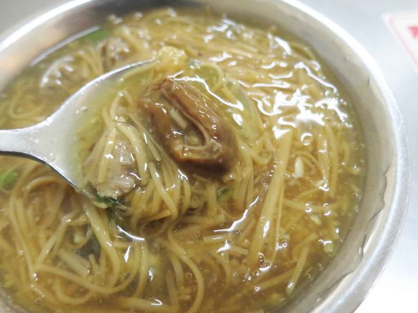 【台北美食】海產街蚵仔麵線-料多豐富的美味麵線