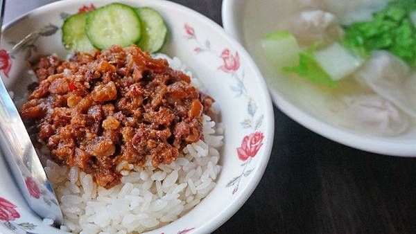 【台北美食】紅樓肉羹大王-西門町商圈裡少見的平價美食小吃店