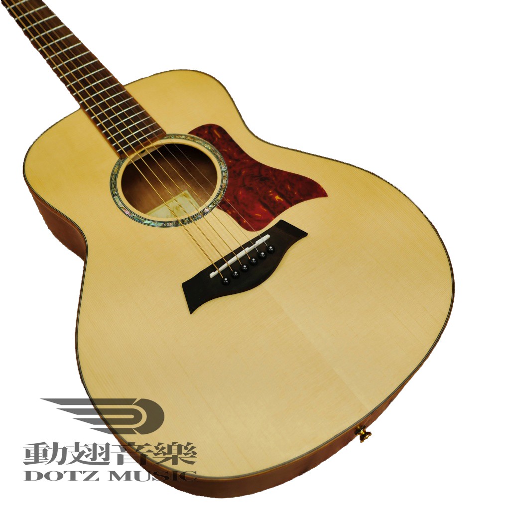 38吋旅行吉他雲杉面單音質優原廠琴袋桶身 38吋面板 單板雲杉木側背板 桃花心木琴頸 非洲紅檀木指板 玫瑰木琴橋 玫瑰木漆面 消光漆弦鈕 封閉式弦鈕弦 D’Addario弦枕 牛骨指板寬度 43mm-