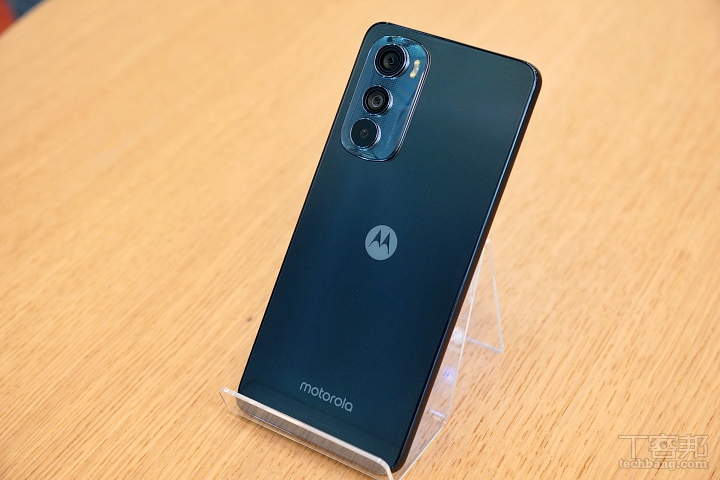 motorola 推出 edge 30 系列旗艦手機，萬元有找 g82 一同登場