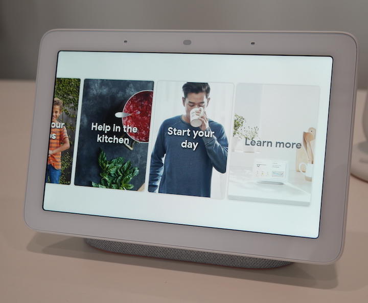 Google Home Hub 智慧顯示器動眼看：可愛外型內裝 Google 助理、用語音代替操控