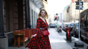 過年穿搭非紅不可！12件喜氣爆棚的「紅色長袖洋裝」推薦 幫你召喚一整年的好運氣