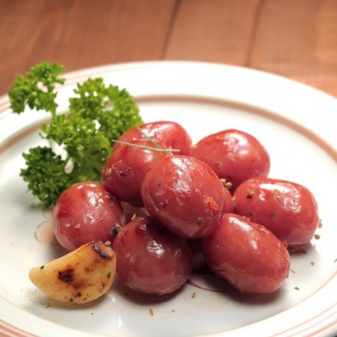 黑橋牌傳家50餘年的蒜味珍珠香腸，簡單復熱！輕鬆上桌～黑橋牌香腸精挑新鮮優質豬後腿肉，以傳家配料自然醃製12小時以上，不摻粉、不加色素，真實呈現飽滿肉質的原產風味，並採用三分肥、七分瘦的肉質比例充填，