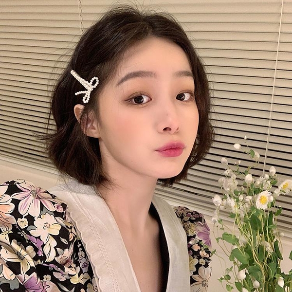 TTyrae FU~蝴蝶結珍珠髮夾網紅2023年新款潮髮飾側邊邊夾少女頭飾髮卡夾子