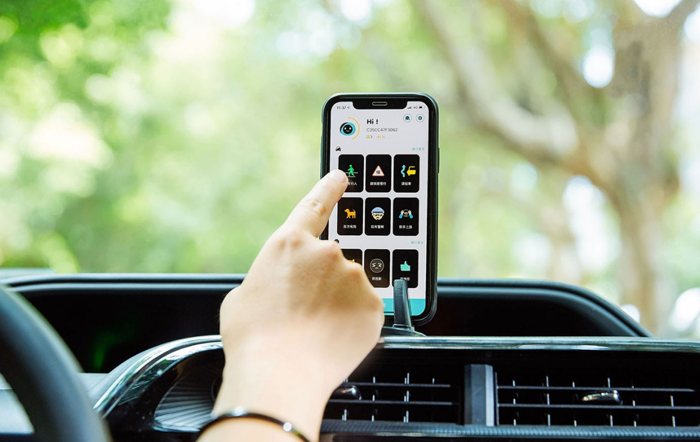 CarWink 駕駛小夥球開箱動手玩：多樣化表情符號搭配聲控操作，輕鬆搭起與後車溝通的橋樑！