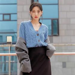 ◎年輕一點。穿韓都～|◎|◎商品名稱:針織罩衫慵懶麻花排扣針織外套OM82117-創翊韓都品牌:HSTYLE品牌定位:流行品牌款式:針織外套適穿性別:女生顏色:藍色系適穿季節:秋冬主材質:聚酯纖維尺寸:S,M,L版型:正常