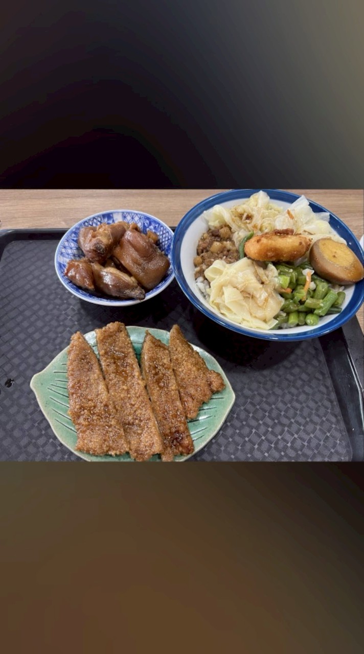 大里逸品豬腳控肉便當