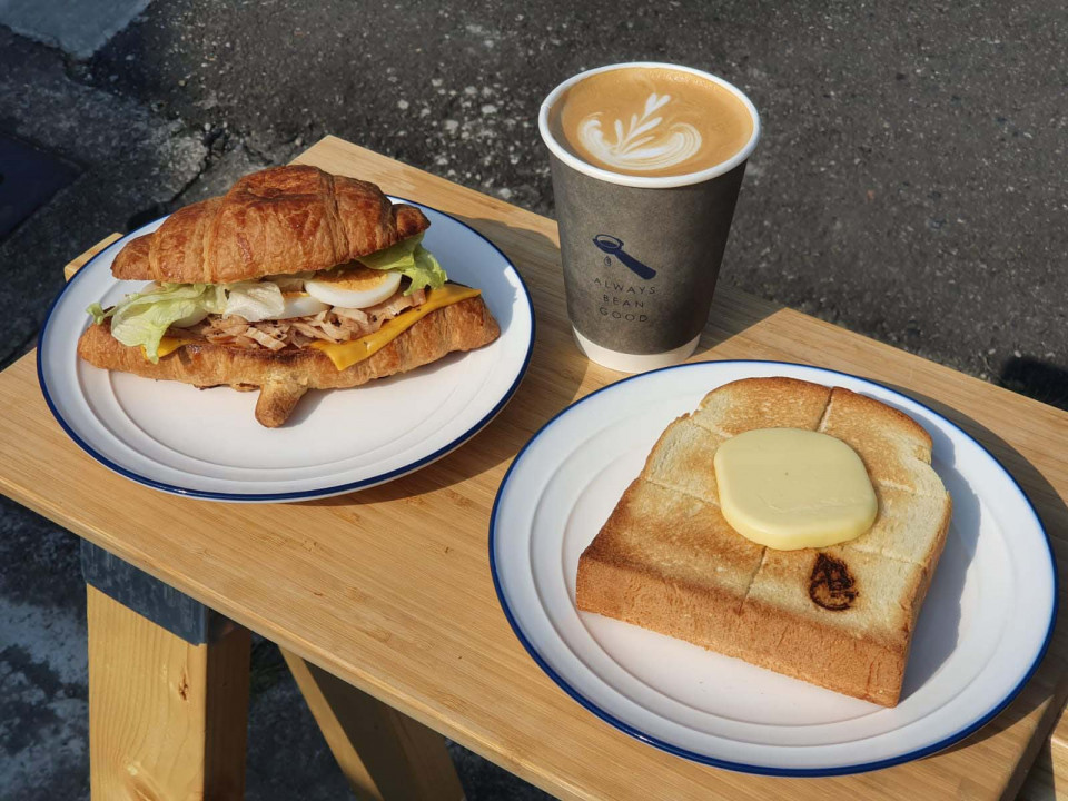 余文樂也來這裡喝咖啡！ABG Coffee老屋咖啡店開幕，可愛白色小屋超有魅力還看得到101