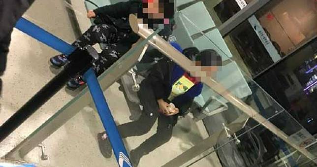 武漢肺炎／硬闖登機門！父母鬧3hrs「自行登機」　丟發燒孩無助坐機場