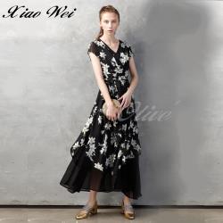 ◎優雅飄逸雪紡款式|◎|◎品牌:CHENGDA品牌定位:專櫃品牌款式:洋裝適穿性別:女生顏色:黑色系適穿季節:春夏主材質:聚酯纖維尺寸:M,L,XL袖長:短袖褲長/裙長:過膝品牌國家:台灣產地:中國