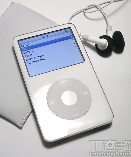2005年，Apple於在iTunes中加入Podcast的訂閱、下載功能，並可同步到iPod收聽。（圖片取自維基百科）