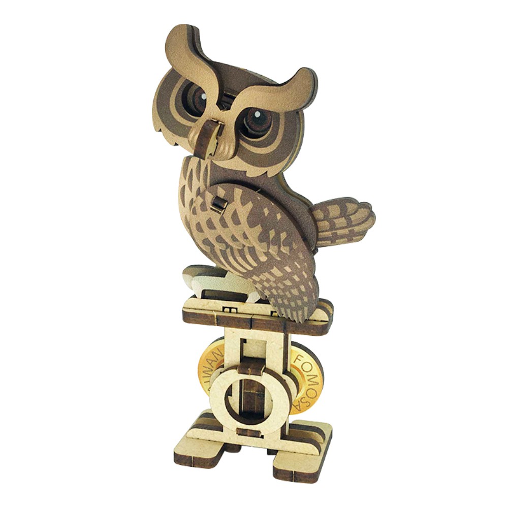 領角鴞，角鴞屬的一種。領角鴞以前被認為是現在被分離為印度領角鴞的亞種領角鴞分布於印度北部、巴基斯坦北部、孟加拉和喜馬拉雅山東部至中國南部。部分具有遷徙性，冬季在印度，斯里蘭卡和馬來西亞越冬身長23cm