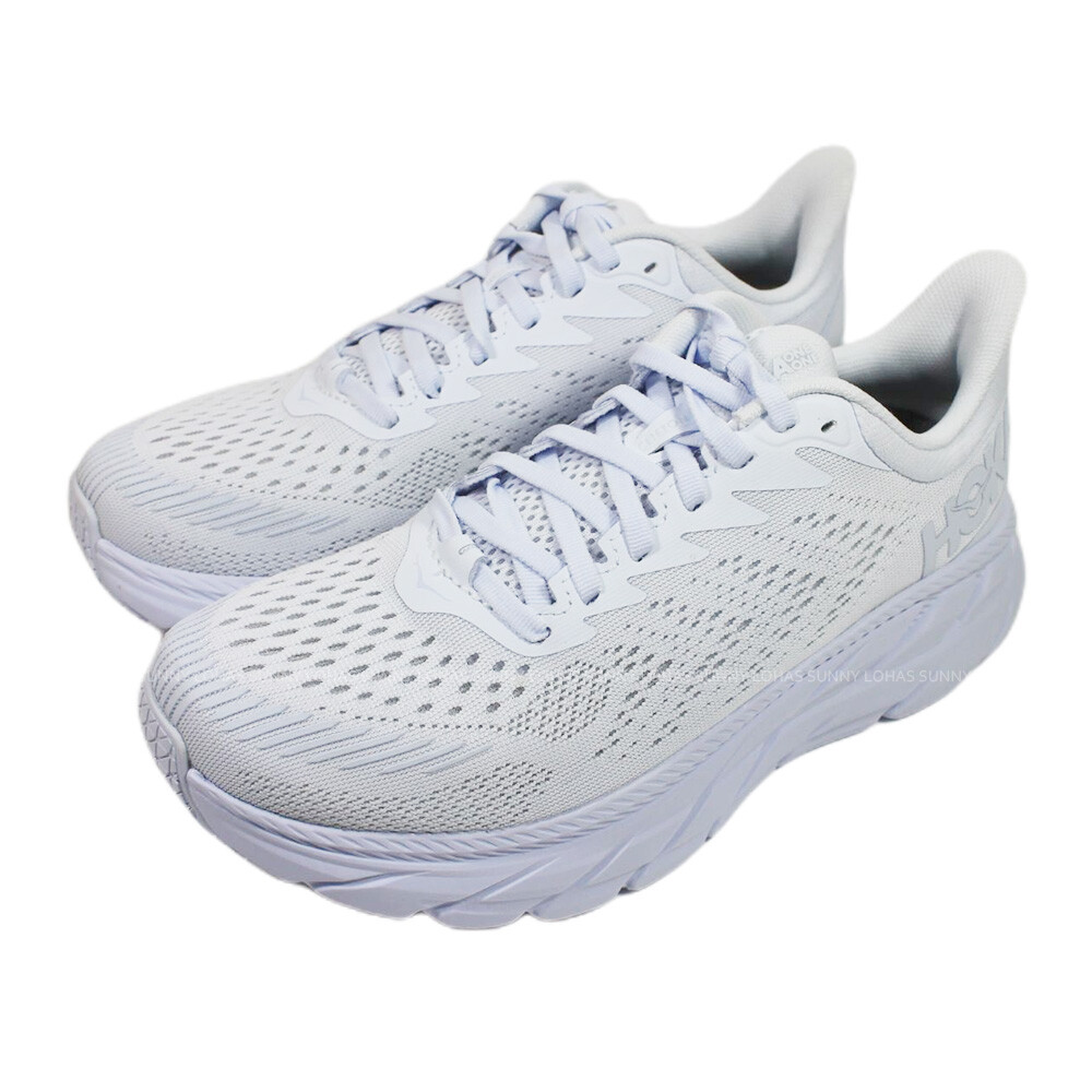 避震鞋王clifton 7 建議售價:nt$4580 小編特別推薦給足底筋膜炎的朋友們 hoka one one最為知名的鞋款非clifton莫屬因為clifton系列的每一代緩震跑鞋都能獲得最佳跑鞋