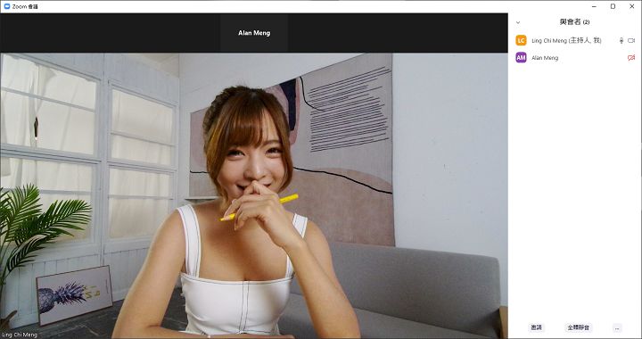 當然，會議中也能更加清楚看見對方的表情動作，不錯過任何一絲細節。