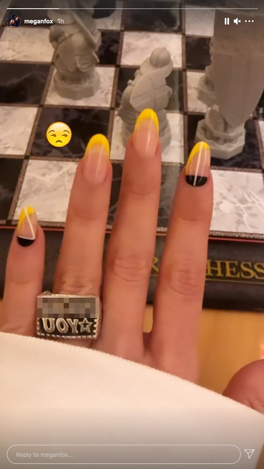 ミーガン フォックスとマシン ガン ケリーの婚約の噂を情報筋が否定 Mtv News