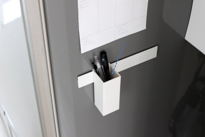 マグネットと組み合わせて浮かせる収納にも2