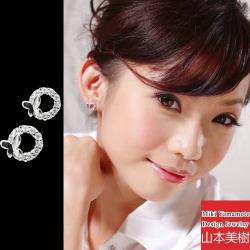 ◎以奧地利水晶鑽排列成圓形 加上一簡單蝴蝶造型|◎設計精巧，款式典雅大方 完美頂級車工CZ鑽,閃耀動人|◎台灣爪鑲工藝 非黏鑽 日本銀合金&奧地利水晶鑽品牌:山本美樹品牌定位:流行品牌適用性別:女生種