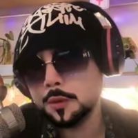 周《賊》倫直播中心