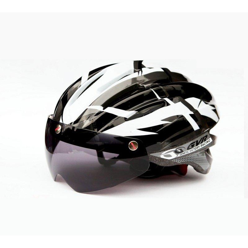 GVR為台灣安全帽大廠，位於台南，以高規格生產平價的安全帽，憑藉著專業能力將自有品牌行銷國際，深獲車友信賴.◆Size : L (56~61cm)。◆顏色 : 紅/黃/藍/黑銀/金/紫/橘。◆帽體重量