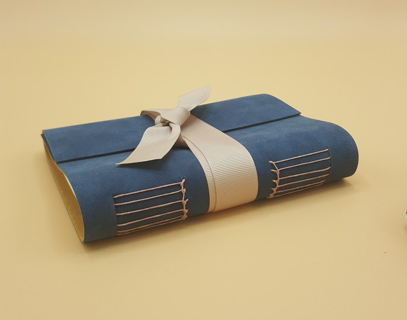 手工筆記本尺寸A6，麂皮絨愛琴海藍色