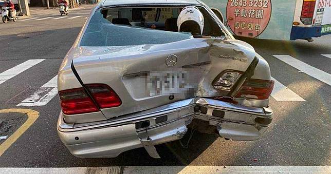 變換車道不慎　20歲大學生撞轎車慘死