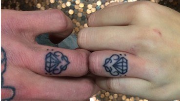 鑽石婚戒out！成對的「刺青戒指」才是歐美主流