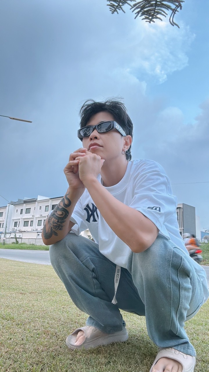 อ๋อย บรรเทิง