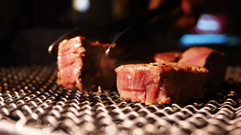 月桂炭火燒肉,美味食記,台北燒烤,基隆吃到飽豚野日式炭火燒肉基隆店,日式無煙燒烤,頂級原肉現切,生蠔,海鮮,無限吃,快速剝蝦服務,基隆車站美食