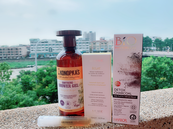 倪倪愛保養－『保養品推薦』歐美名媛女星網紅草本植萃天然保養聖品-來自歐洲MUJER法國原裝花植淨白臻萃/Dr.Konopka's有機金縷香沐浴精華/義大利黑鑽深層淨化潔顏精華開箱分享