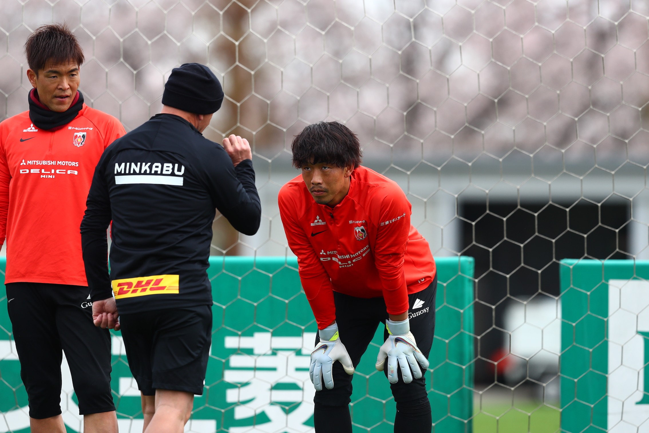 浦和レッズでの公式戦デビューを飾った牲川歩見が何よりも嬉しかった