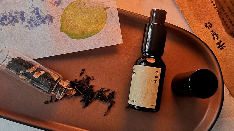 滌煩療渴，謂之茶 一抹茶香是忙亂生活中的慰藉，讓內心平靜；撫平燥動不安，沉澱思緒，無形之中降低了生活中的心理與生理壓力。