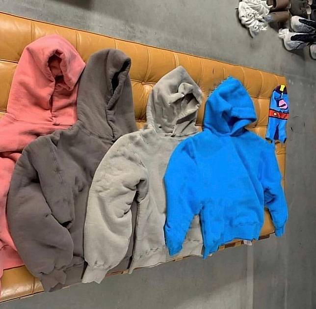 肯爺最新GAP 聯名帽Tee「高清無碼」揭曉！「Yeezy 排隊之亂」即將上演 