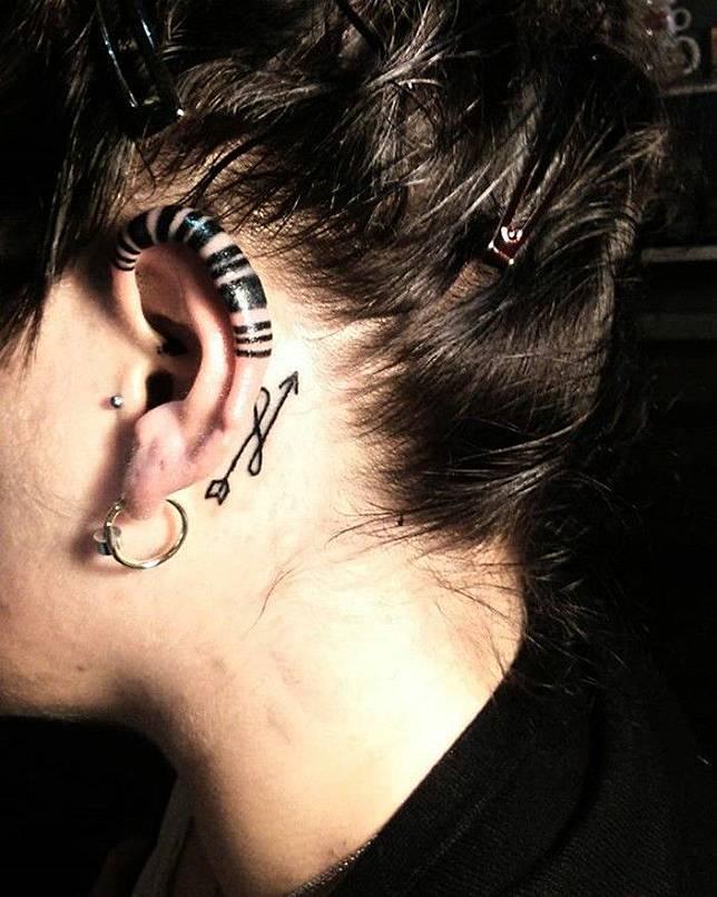 20 Foto Tatto Helix Pengganti Anting Yang Lagi Hits Di Instagram