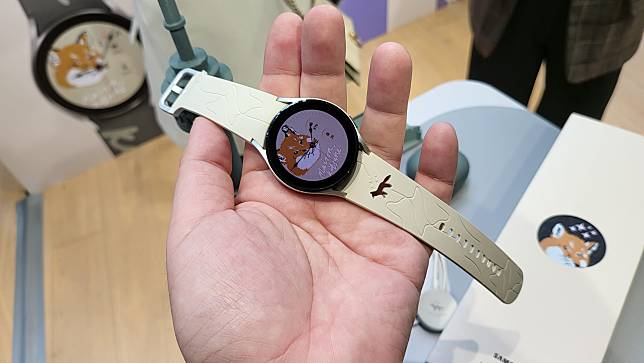 三星Galaxy Watch 4、Buds 2 Maison Kitsuné Edition簡單開箱圖賞