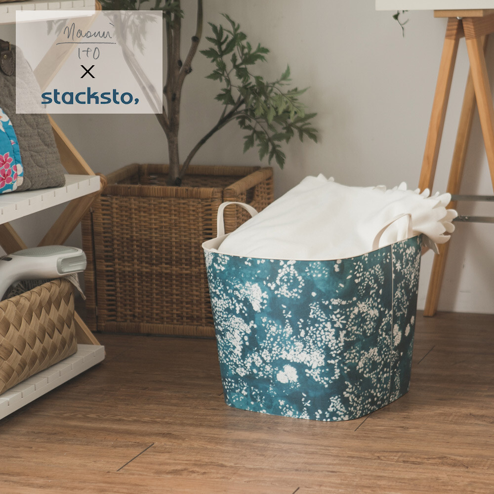 尺寸：參見尺寸圖(公分) 材質：本體：PE(聚乙烯)100％ 貼紙：PP（聚丙烯） 顏色：水彩點點，白色點點，藍水彩，花水彩 耐熱：-30℃〜70℃ 容量：25L