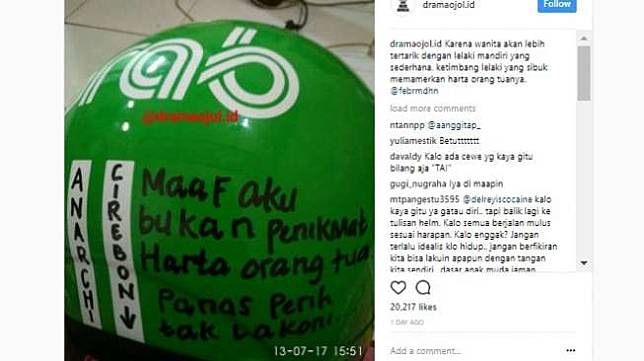 Anda Pasti Tertawa Lihat Tulisan di Helm Ojek Online Ini