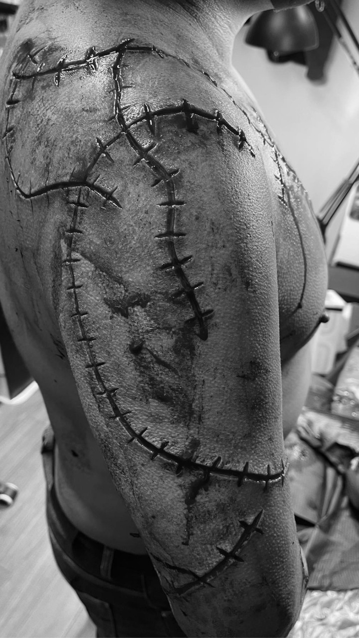 身体改造・ボディピアス・スカリフィケーション・スプリットタン・TATTOO