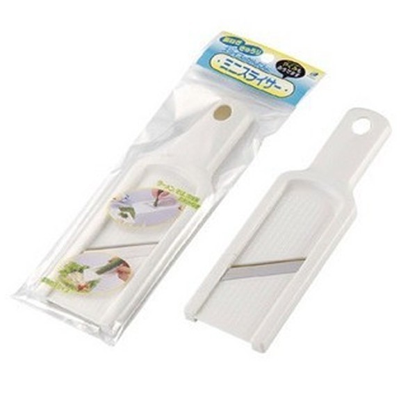 刨片器 33004 商品介紹 使用簡單可將食材削成片狀完全刨切不浪費 快速安全又衛生 本品可吊掛收納收取方便安全不傷手 輕鬆切洋蔥黃瓜等飯桌上迅速雕刻大米蕎麥麵和冷盤 你可以很容易地切片蔬菜如黃瓜 規