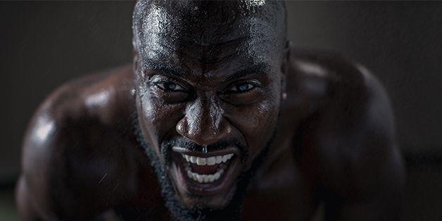 健身的人秒吐血的8種「健身房怪現象」，只拍照打卡、滑手機就是不運動！？