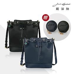 ◎高品質：自然摔紋納帕革頂級手感|◎純手工：100%全手工製作|◎有保固：台灣品牌在地提供保固品牌定位:流行品牌品牌:JustLeplat背法:肩背包款:水桶包顏色:黑色系,藍色系外層材質:牛皮外層材