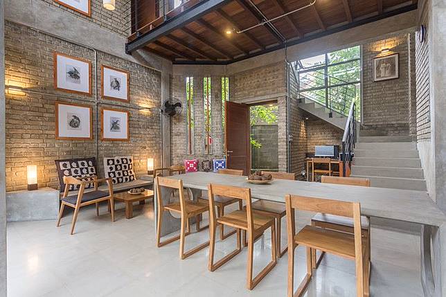 Tampil Keren, Intip 7 Inspirasi Rumah Bata Merah yang Unik Ini! | Dekoruma.com | LINE TODAY