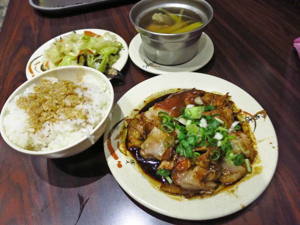 【台北美食】老牌張豬腳飯-超人氣排隊名店