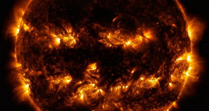 NASA公布哈伯太空望遠鏡拍到的一張「臉」，竟然與我們的好朋友撞臉了？