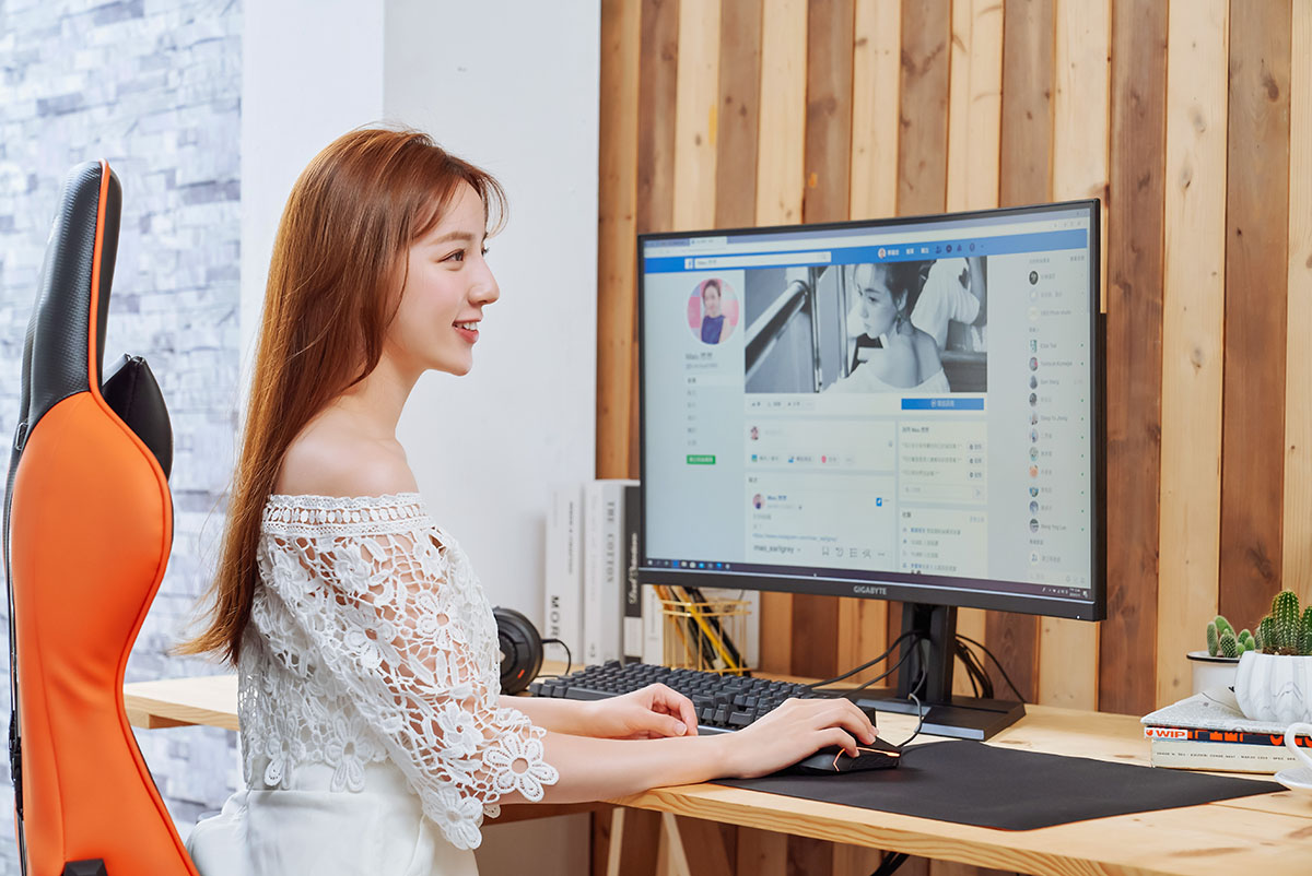 GIGA G32QC 165Hz 極速HDR 電競螢曲面幕，1ms 超快反應，OSD Sidekick 強大操控力