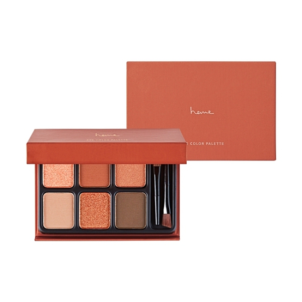 優雅設計配上霧面絲絨質感包裝，結合絲絨霧面、細緻珠光、金屬偏光、閃耀亮片四種質地，任搭創造完美眼妝。