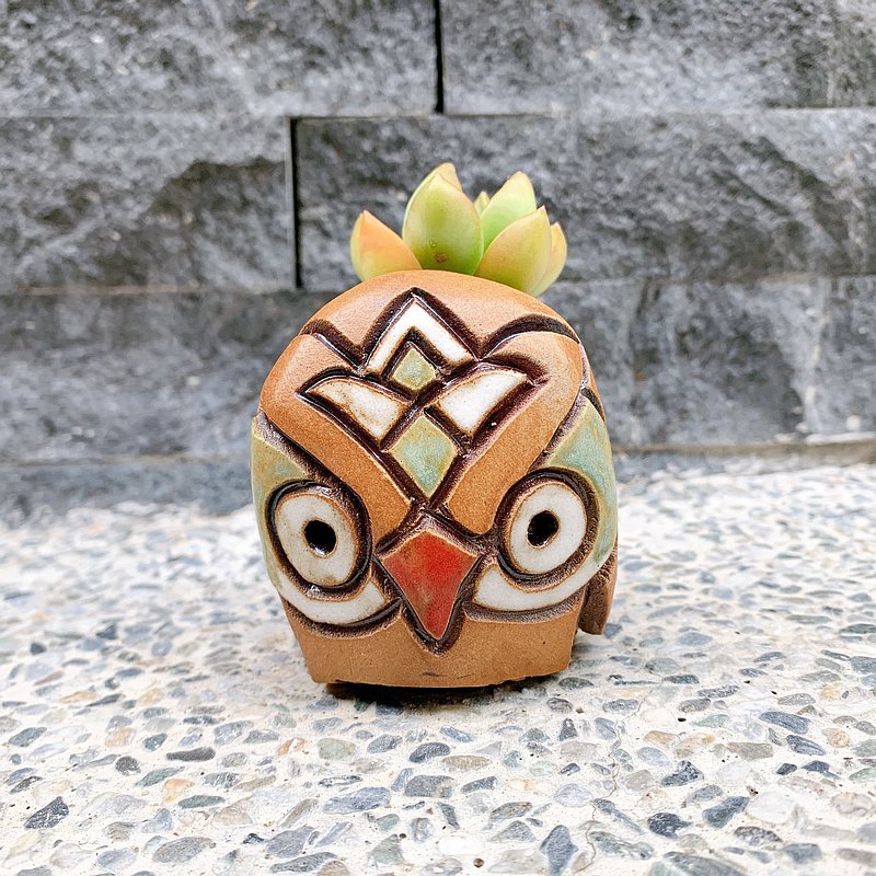 生活在這個步調越來越快、充斥商業化的大城市裡，仍然想保留一個可以蒔花弄草的小空間，暫時放鬆喘口氣。